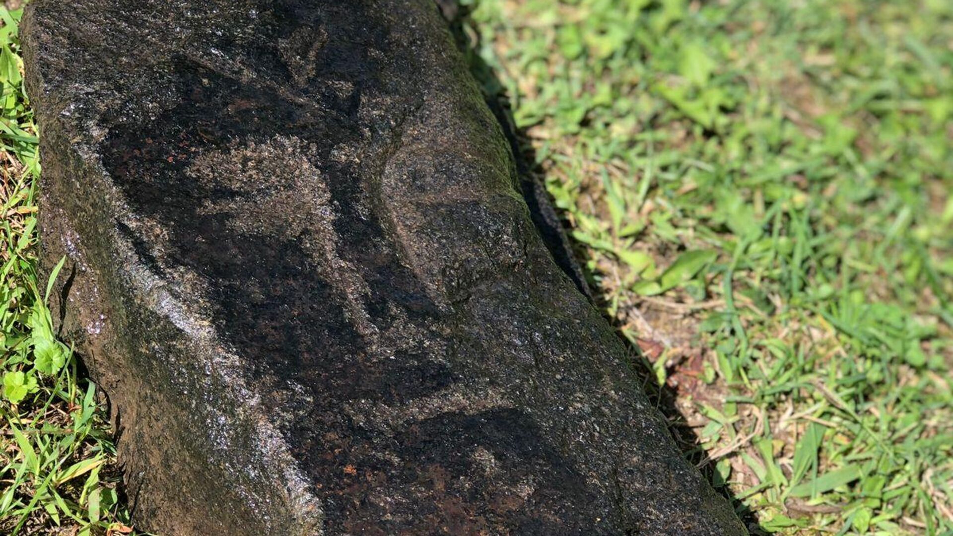 История на камне: как 30 лет спустя в Сухуме нашли гравюру Героя Абхазии - Sputnik Абхазия, 1920, 22.09.2022