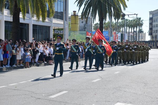 Парад в честь Дня Победы и Независимости Абхазии состоялся в Сухуме. - Sputnik Абхазия