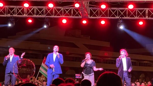 Праздничный концерт в честь Дня победы прошел на набережной Сухума - Sputnik Абхазия