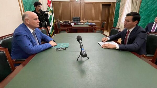 Президент Абхазии Аслан Бжания встретился с Главой Калмыкии Бату Хасиковым  - Sputnik Аҧсны