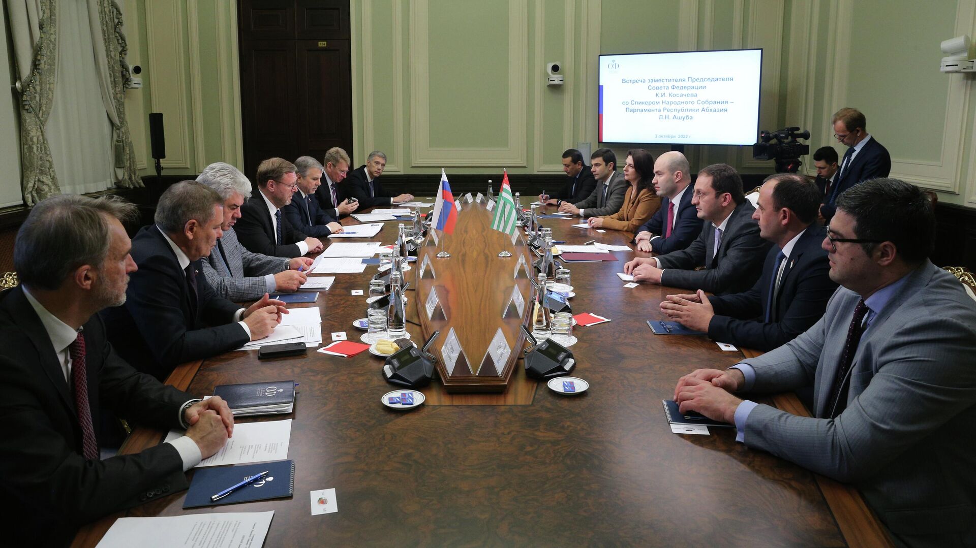 Делегация Парламента Абхазии провела встречу в Совете Федерации России - Sputnik Аҧсны, 1920, 04.10.2022