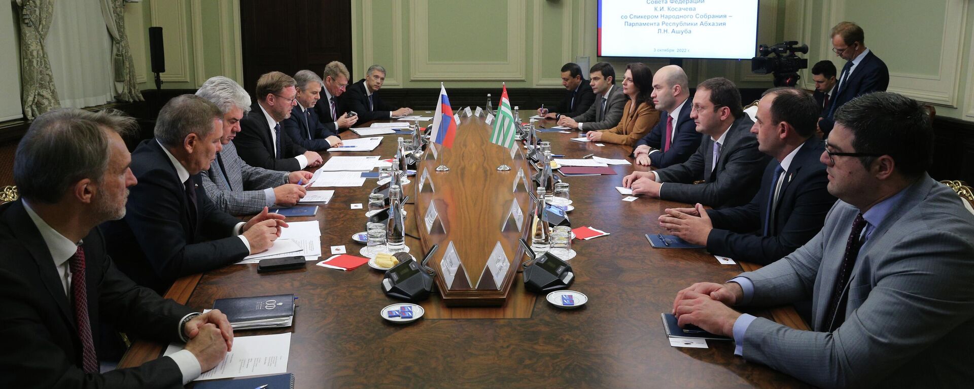 Делегация Парламента Абхазии провела встречу в Совете Федерации России - Sputnik Аҧсны, 1920, 04.10.2022