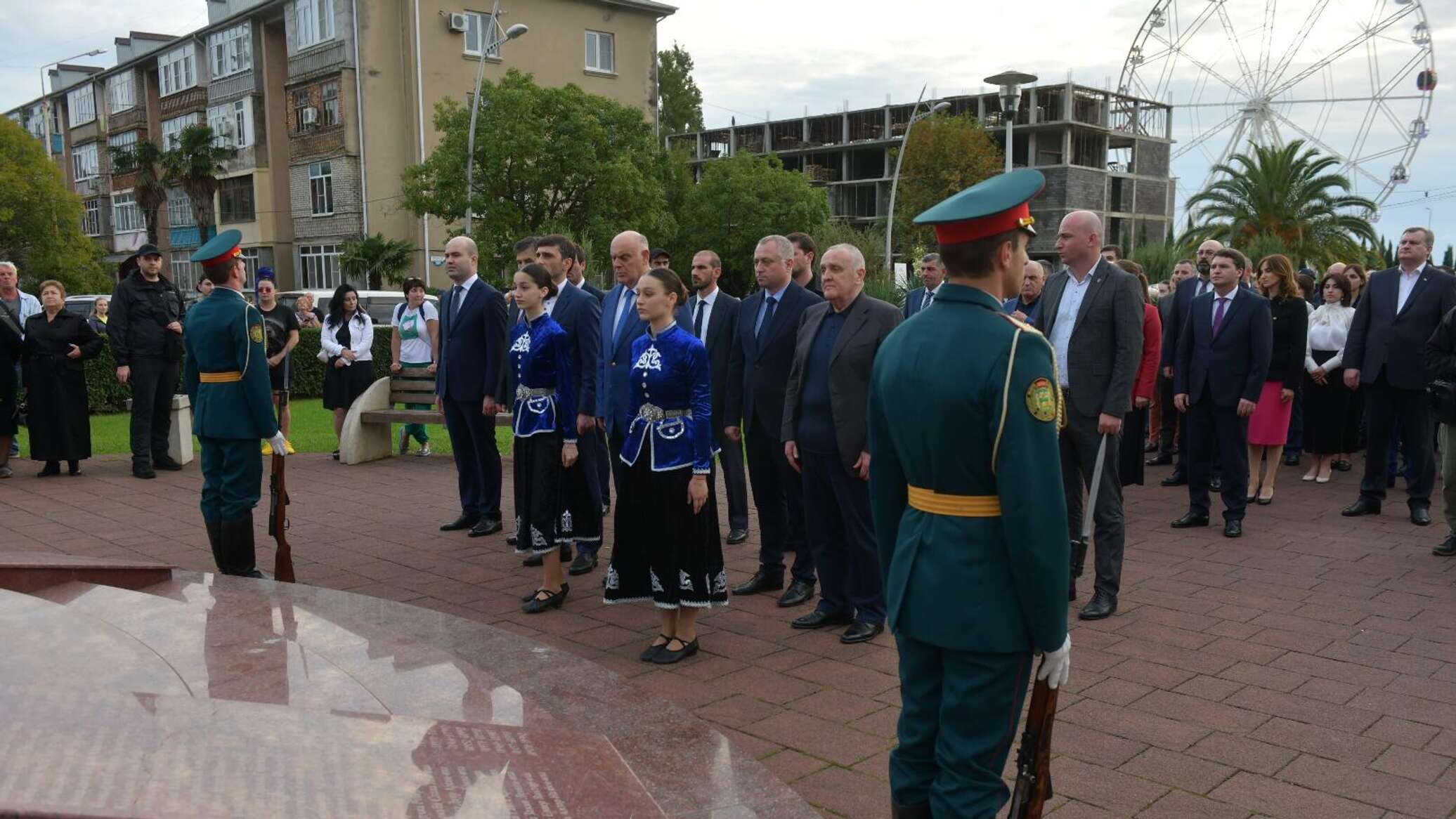 Новости абхазии. Памятники президентов России. Президент Абхазии. День армии Абхазии. День освобождения Гагры Абхазия 2022.