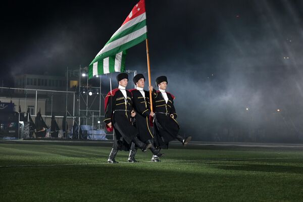 Торжественная часть      праздничной церемонии состоялась на поле гагрского стадиона. - Sputnik Абхазия