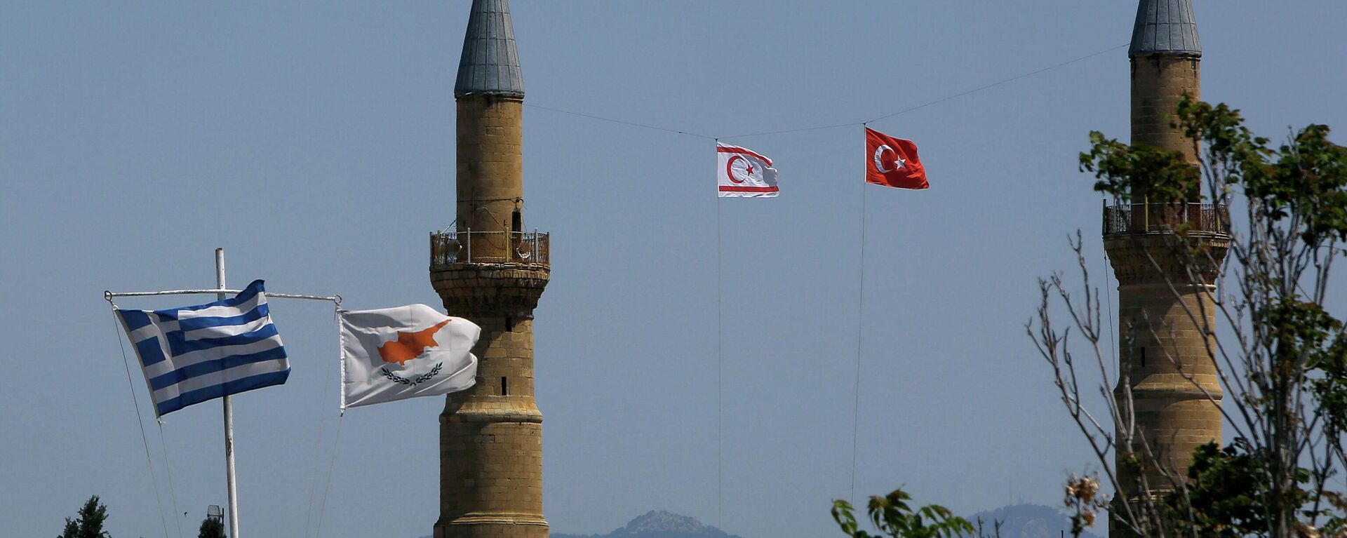 Флаги Греции, Кипра, Турции и Северного Кипра в Никосии. Архивное фото
 - Sputnik Абхазия, 1920, 08.10.2022