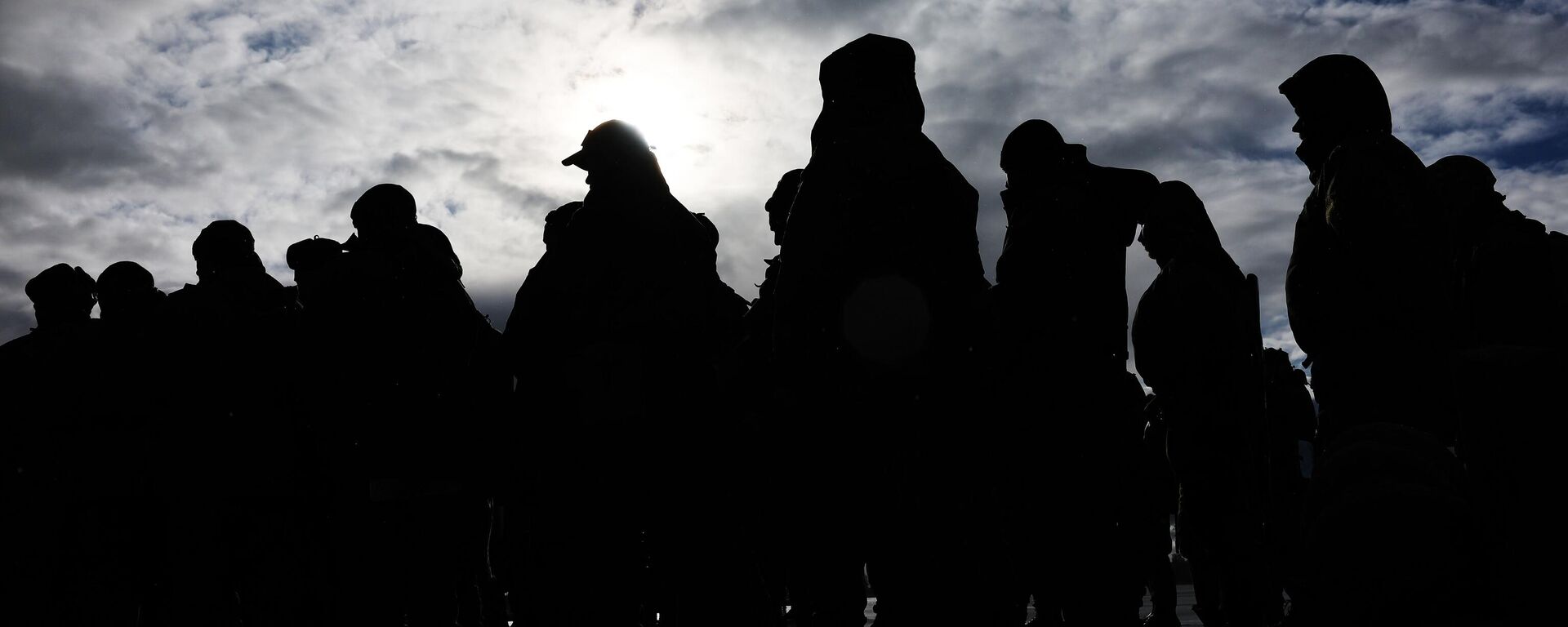 Отправка мобилизованных в зону СВО с аэродрома Чкаловск в Калининграде - Sputnik Абхазия, 1920, 19.12.2025