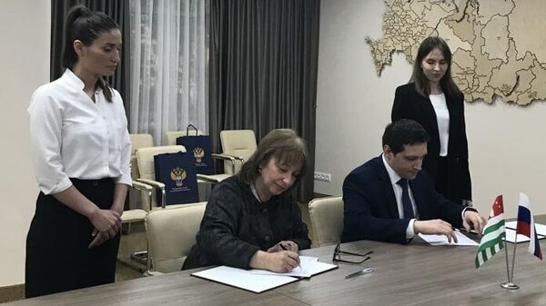 Руководители Госстата Абхазии и Росстата подписали в Москве план мероприятий - Sputnik Аҧсны