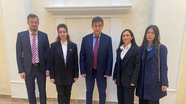 Уполномоченный по правам ребенка в Абхазии встретилась с послом России  - Sputnik Абхазия