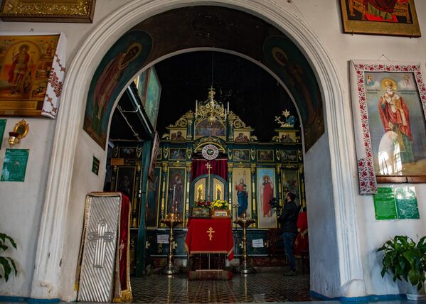 Небольшая церковь скромной архитектуры привлекается внимание паломников. - Sputnik Абхазия