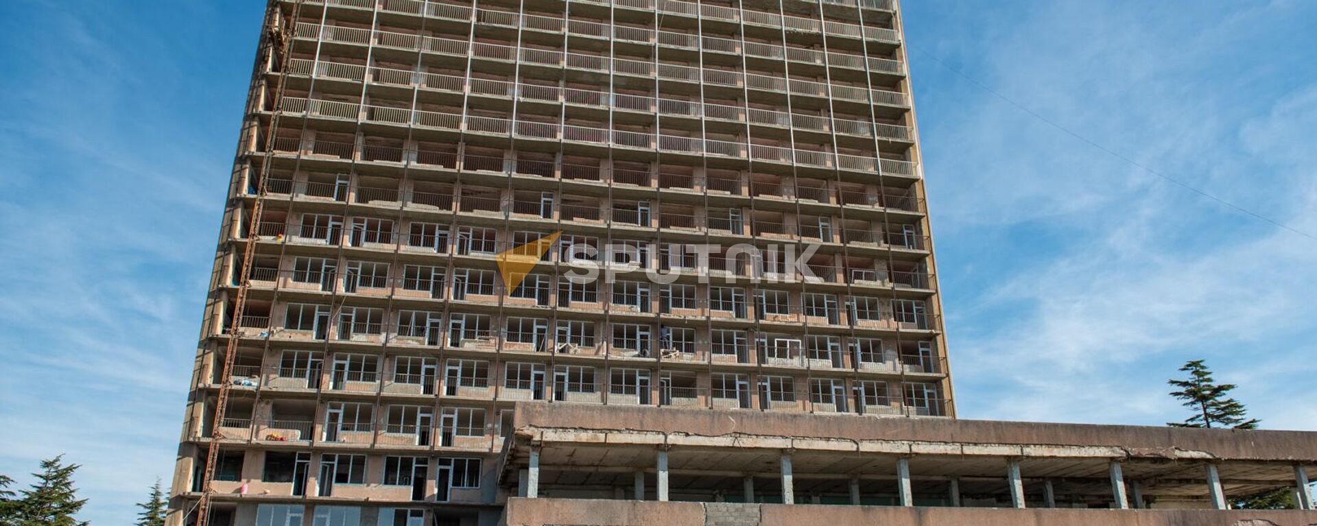 Восстановление шестнадцатиэтажной гостиницы в Очамчыре  - Sputnik Аҧсны, 1920, 25.11.2022