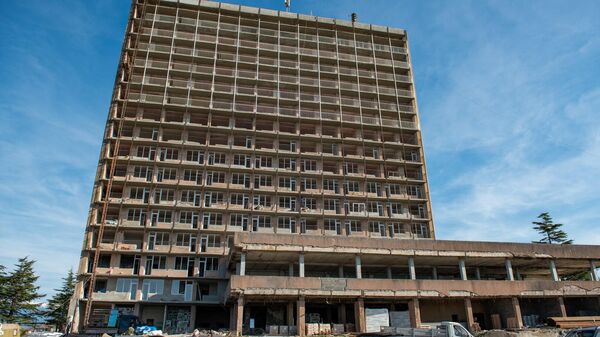 Восстановление шестнадцатиэтажной гостиницы в Очамчыре  - Sputnik Аҧсны