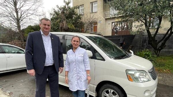 Минздрав передал Республиканской детской больнице автомобиль  - Sputnik Абхазия