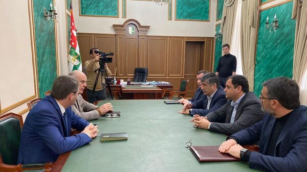 Президент Аслан Бжания провел очередное совещание с руководителями силовых структур - Sputnik Абхазия