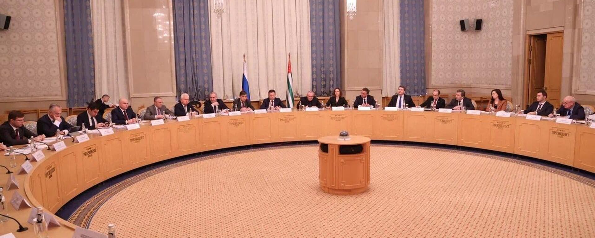 6 декабря в Москве состоялось очередное ХIХ заседание Межправительственной комиссии по социально-экономическому сотрудничеству между Республикой Абхазия и Российской Федерацией - Sputnik Абхазия, 1920, 06.12.2022