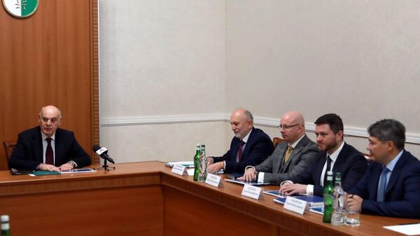 Состоялась встреча Президента Абхазии Аслана Бжания с делегацией АО Газпром промгаз. - Sputnik Абхазия