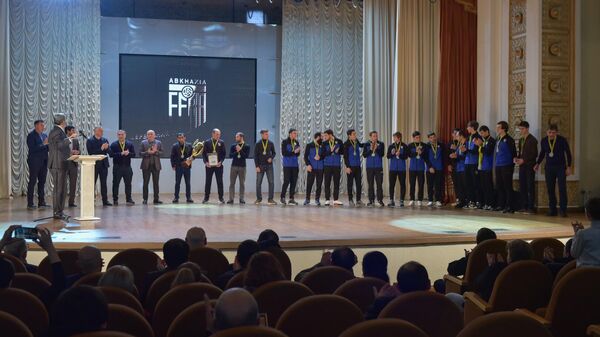 Награждение победителей и призеров футбольных чемпионатов Абхазии - Sputnik Абхазия