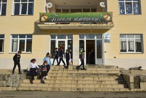 Калдахуарская школа-интернат впервые открыла свои двери в 1950 году. - Sputnik Абхазия