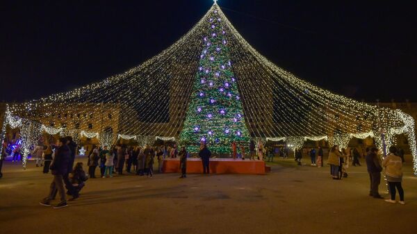 Новогоднее настроение в столице Абхазии - Sputnik Абхазия