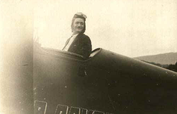 Нестор Лакоба за штурвалом самолета. Нестор Лакоба за штурвалом самолета. - Sputnik Аҧсны