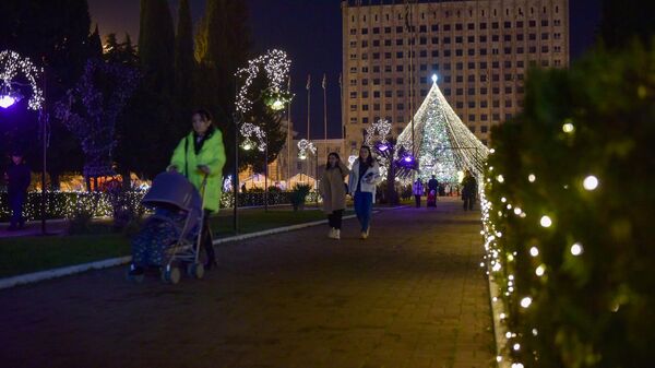 Новогоднее настроение в столице Абхазии - Sputnik Абхазия