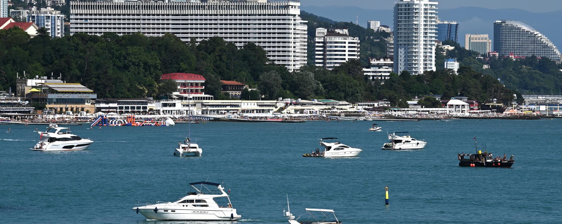 Яхты на побережье в Сочи - Sputnik Абхазия, 1920, 05.03.2026