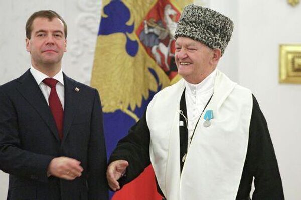 Мушни Ласуриа с президентом России Дмитрием Медведевым - Sputnik Абхазия