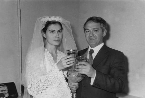 Народный поэт Абхазии был женат на дочери известного общественного и политического деятеля Аслана Отырба – Елене. - Sputnik Абхазия