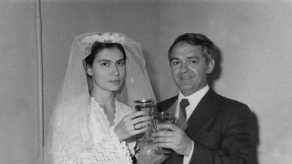 Мушни Ласурия и Елена Отырба во время бракосочетания - Sputnik Абхазия