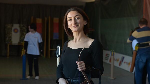 Илона Воуба и ее стрелковый клуб Сбивающий звезды  - Sputnik Абхазия