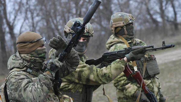 Подготовка бойцов добровольческого батальона имени Судоплатова на полигоне в Запорожской области - Sputnik Абхазия