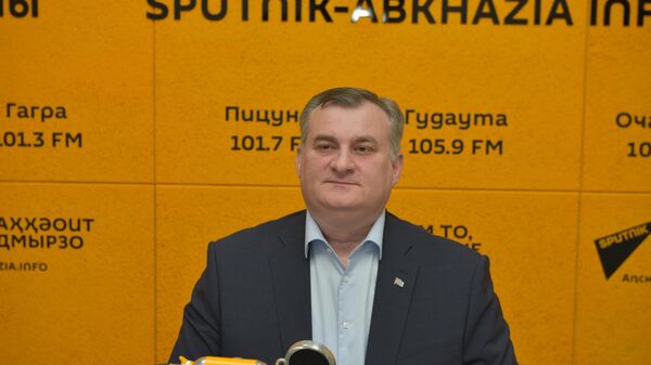Гражданин и начальник: Бутба о состоянии абхазской медицины и планах по ее развитию - Sputnik Абхазия