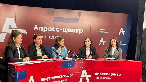 Пресс-конференция детского омбудсмена Мактины Джинджолия - Sputnik Абхазия