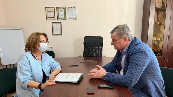 Эдуард Бутба посетил с рабочей поездкой Очамчырскую районную больницу - Sputnik Аҧсны
