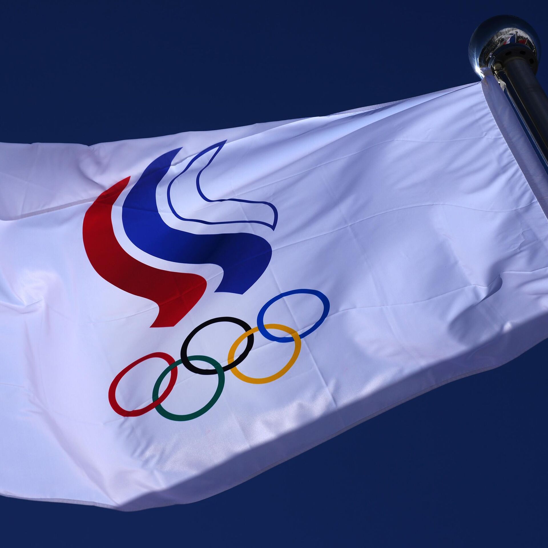 Выступали под нейтральным флагом. Олимпийский флаг 2022. Олимпийский флаг России на Олимпиаде 2022. Флаг Российской олимпийской сборной.