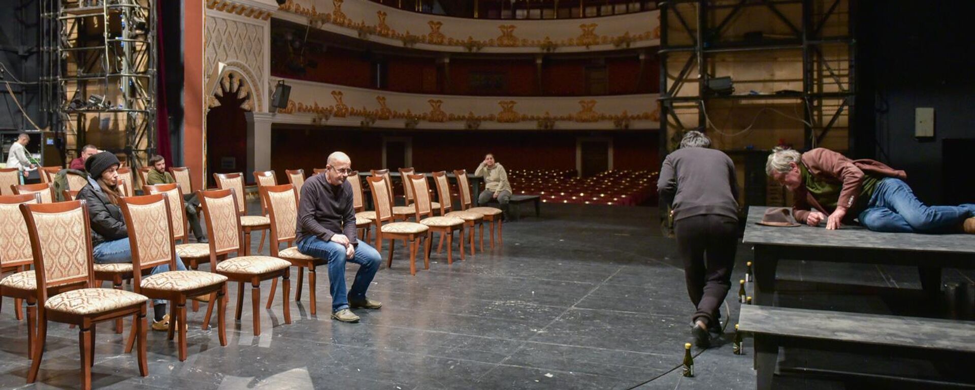 В Абхазском драмтеатре проходят репетиции нового спектакля Лавелас  - Sputnik Аҧсны, 1920, 01.02.2023