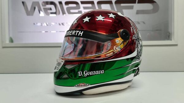 Автогонщик Дмитрий Гвазава будет выступать в шлеме с флагом Абхазии и надписью Гудаута  - Sputnik Абхазия