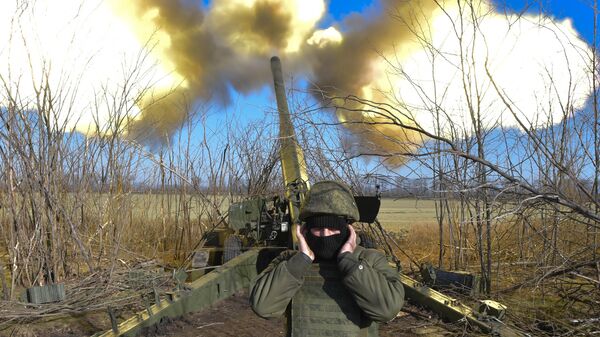 Боевая стрельба РСЗО Торнадо-Г и пушек Гиацинт в зоне СВО - Sputnik Абхазия