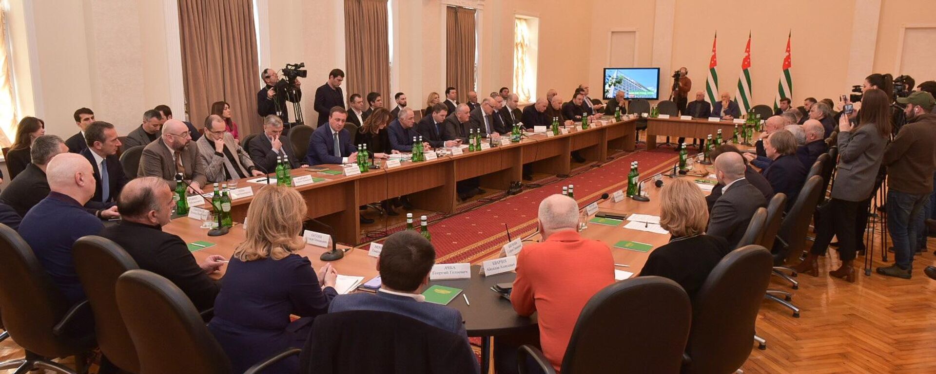 В администрации президента Абхазии проходит встреча с представителями бизнеса - Sputnik Абхазия, 1920, 10.02.2023