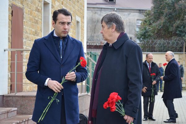 Память российских дипломатов Дмитрия и Ольги Вишерневых почтили в Сухуме - Sputnik Абхазия