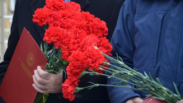 Цветы к мемориальной доске: память российских дипломатов почтили в Сухуме - Sputnik Абхазия