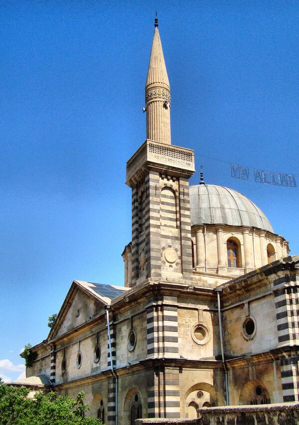 Стихия не пощадила даже памятники архитектуры, такие как церковь Пресвятой Богородицы в Газиантепе, преобразованную в мечеть Куртулус. - Sputnik Абхазия