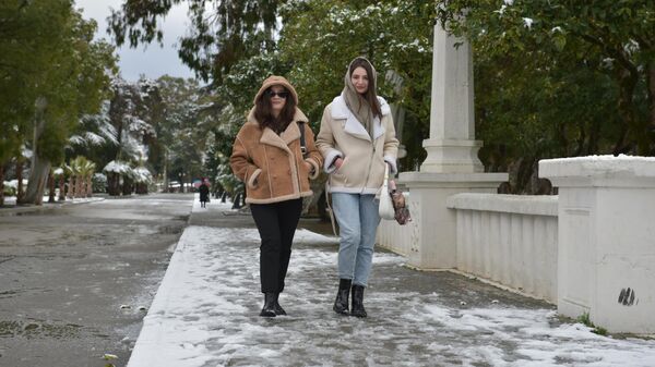 Снег в Сухуме 15-02-2023 - Sputnik Абхазия