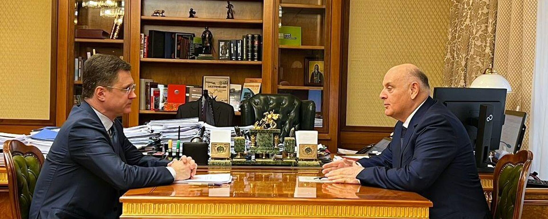 Президент Абхазии Аслан Бжания провел встречу с министром энергетики Александром Новаком. - Sputnik Аҧсны, 1920, 24.02.2023