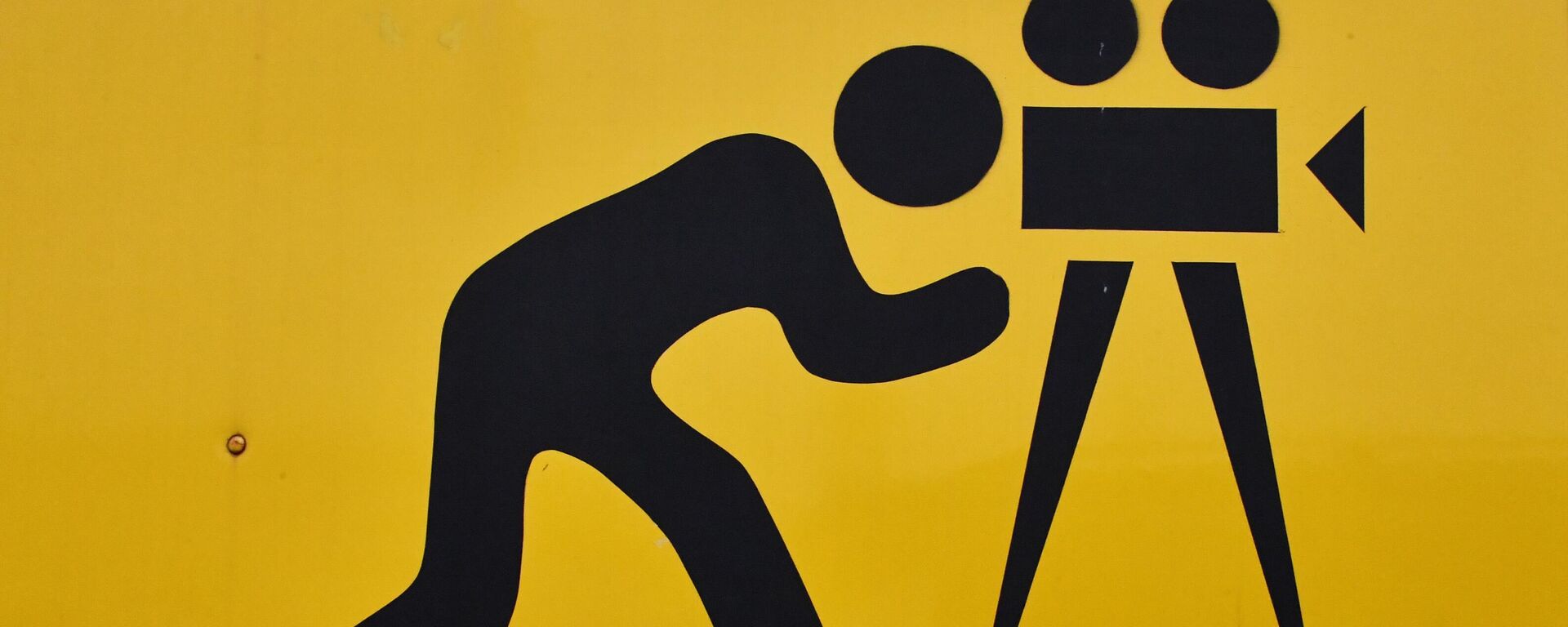 Знак на машине киносъемочной бригады Знак на машине киносъемочной бригады - Sputnik Абхазия, 1920, 16.11.2025