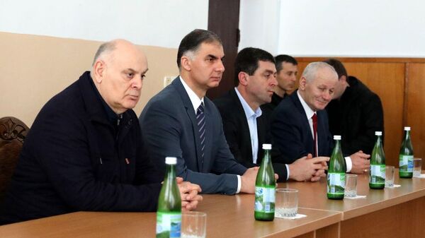 Президент Аслан Бжания представил нового главу Гулрыпшского района - Sputnik Аҧсны