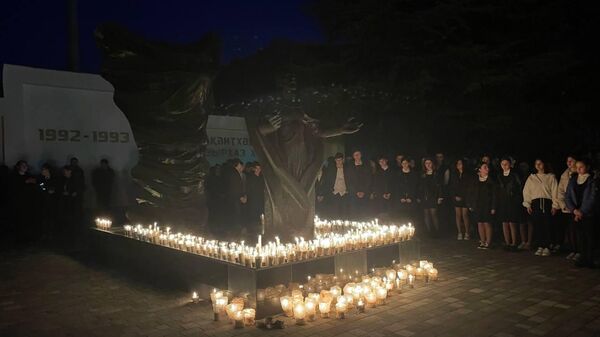 Свечи в память о погибших в Мартовском наступлении зажгли в Гудауте - Sputnik Абхазия
