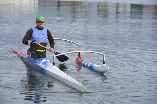 Спортсмены спускаются на воду на каноэ и байдарках. - Sputnik Абхазия