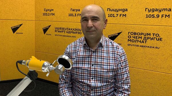 Кецба рассказал, насколько популярно страхование иностранных авто в Абхазии онлайн - Sputnik Абхазия