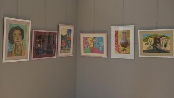 В Выставочном зале Дома детского творчества Айнар города Сухум открылась совместная международная выставка творчества ребят из ДДТ Айнар  - Sputnik Абхазия