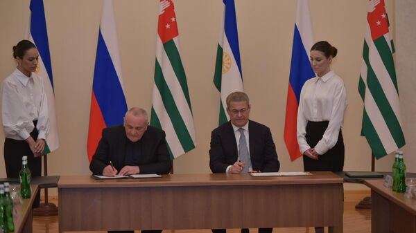 Абхазия и Башкортостан подписали межправительственное соглашение об осуществлении международных и внешнеэкономических связей в торгово-экономической, научно-технической, социальной, туристической и культурной сферах. - Sputnik Абхазия